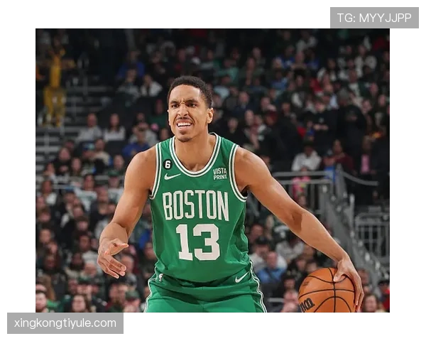 格兰特·威廉姆斯无球跑动拉开空间，3D属性提升绿军外线效率