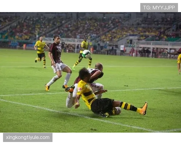 多特中场跑动积极却难控节奏，问题出在组织衔接与核心缺失